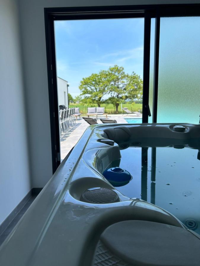 Villa De Groupe Avec Piscine, Jacuzzi Et Vue Nature Pierric Exterior foto