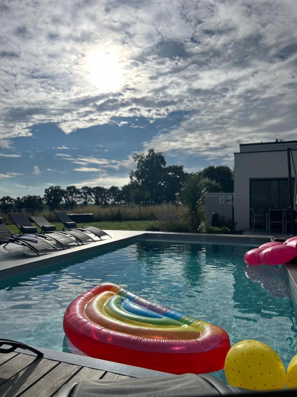 Villa De Groupe Avec Piscine, Jacuzzi Et Vue Nature Pierric Exterior foto